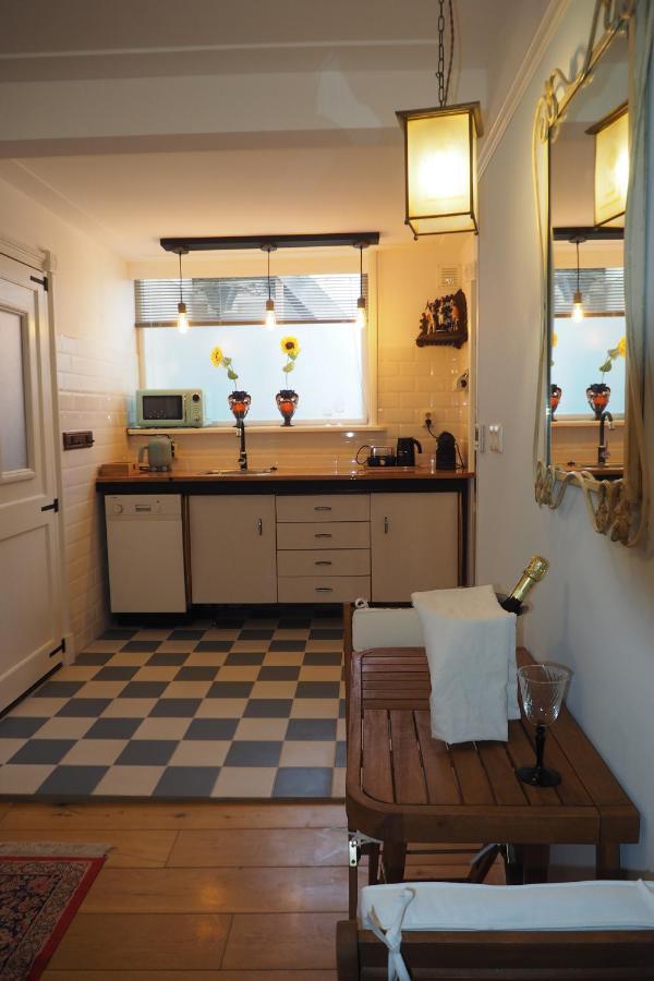 B&B Bureau Warmoesstraat デン・ブルグ エクステリア 写真